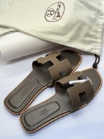 سليبر نسائي اورات من هيرميس لون بني خشبي جلد فاخر