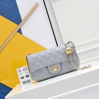 حقيبة كتف قلاب شانيل لون رمادي بسلسلة ذهبية