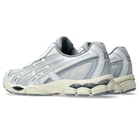 حذاء اسيكس جيل NYC-2055 لون رمادي وأبيض