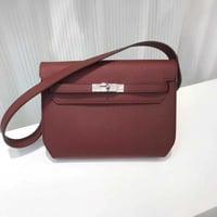 شنطة عملية هيرميس كيلي ديبيش بلون برغندي بحزام كتف