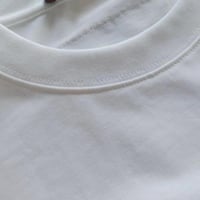 تي شيرت مطرز بلوجو الماركة لويس فيتون لون أبيض