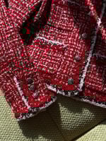 سترة شانيل تويد نسائية لون أحمر أنيق بجيوب بارزة