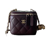 شنطة يد فانيتي شانيل لون بني بسلسلة كتف