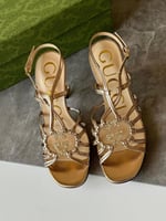 صندل كعب عالي مريح للنساء من جوتشي بحزام خلفي ذهبي