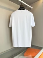 تي شيرت ايرمز ياقة مستديرة لون أبيض برسوم كرتون