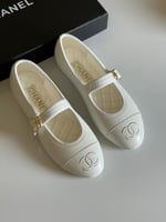باليرينا فلات شوز شانيل نسائية جلد ابيض شعار CC مط...