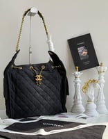 حقيبة جينز أسود شانيل 25 هاند باق بحامل كتف معدن ذ...