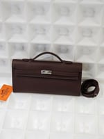 كلاتش ايرميز كيلي مع حزام كتف 28سم لون بني داكن