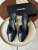 صندل نسائي شانيل هيلز مغلق