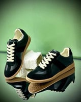 حذاء ميزون مارجيلا سنيكر رجالي بلون اسود كاجوال