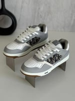 سنكر رياضة رجالي ديور B27 لون رمادي