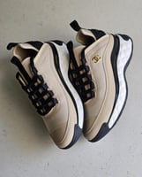 سنيكر رياضي شانيل شوز لون بيج أنيق برباط أسود