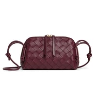 حقيبة كونسرت بوتيغا فينيتا جلد مجدول باوتش بلون بر...