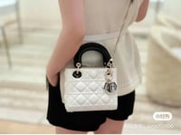 حقيبة بقياسين نسائية ليدي ديور بلاك أند وايت