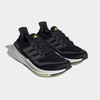 اديداس للجري الترابوست 21 لون أسود وأبيض بلمسات أخ...