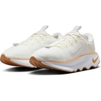 حذاء نايكي موتيفا للمشي باللون الأبيض الكريمي مع ت...