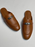 حذاء فلات مفتوح من الخلف هيرميس للنساء لون عسلي فا...