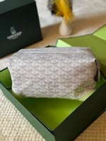 حقيبة مكياج جويارد 23سم لون ايفوري طبعة لوجو