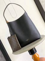 حقيبة هوبو لويس فيتون لو كي جلد فاخرة لون اسود