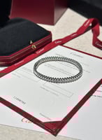 اسوارة كارتييه نسائية كلاش دو كارتييه بلون فضي