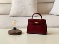 حقائب يد ايرميز كيلي سيلر بلون برغندي عصري مع معدن...