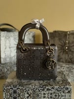 حقيبة جلد مزينة بستراس ليدي ديور 17سم رمادي حديد