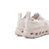 سنيكر لويفي x كلاود تيلت لون ايفوري للجنسين