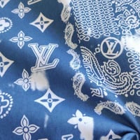 تي شيرت لويس فيتون بندانة برنت مونوغرام أزرق وأبيض