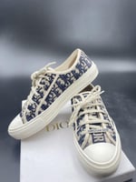 سنيكر ديور نسائي فلات ابيض اوبليك اسود مع بيج