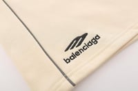 شورت رياضي بالنسياغا رجالي لون بيج خطوط أسود