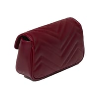 شنطة غوتشي نسائية GG مارمونت بحامل كتف لون برغندي