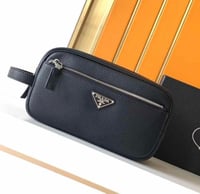 شنطة رجالية برادا لون اسود بحامل يد جانبي