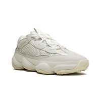 شوز ابيض اديداس ييزي 500 للجنسين