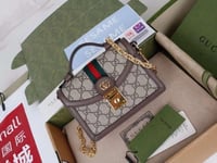 حقيبة نسائية من جوتشي لون رمادي ماستر