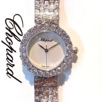 ساعة يد نسائية تشوبارد فضية إطار مدور مع ستراس