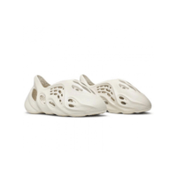 ييزي عداء فوم أبيض