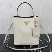 حقيبة برادا البيضاء