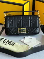 حقيبة فيندي جلد أسود فاخر بنقشة العلامة بحامل وتفا...