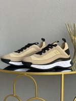 شوز شانيل فلات رياضي لون بيج راقي بتفاصيل فخمة