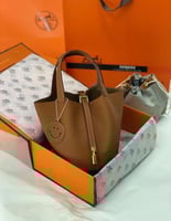 شنطه جلد هيرميز بيكوتين لون عسلي بمقابض أنيقة