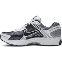 سنيكر رياضة نايك فوميرو5 بلاك وايت للجنسين