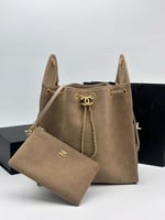 شنطة مع باوتش شانيل25 بسلسلة كتف شمواه لون بيج