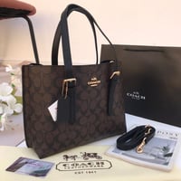 شنطة كوش كلاسيكية بطبعة C لون بني واسود