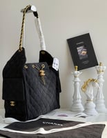 حقيبة جينز أسود شانيل 25 هاند باق بحامل كتف معدن ذ...