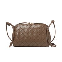 شنطة كونسرت بوتيغا فينيتا باوتش جلد مجدول لون بني