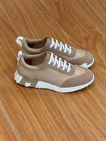 سنيكر رجالي يومي بأربطة هيرمس باونسينج لون بيج