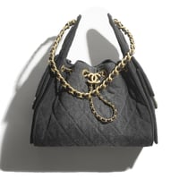 حقيبة جينز أسود شانيل 25 هاند باق بحامل كتف معدن ذ...