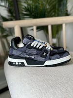 لويس فيتون LV ترينر أسود دينيم بطبعات العلامة بيضا...