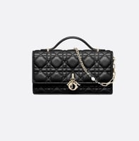 كلاتش ميني ميس ديور بسلسلة كتف بلون اسود