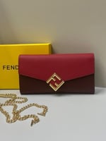 حقيبة فيندي FF دايموند قلاب بسلسلة لون أحمر وخمري